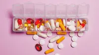 Konsumsi vitamin untuk mengurangi rasa nyeri neuropati perifer. (pexels.com/@shvetsa)