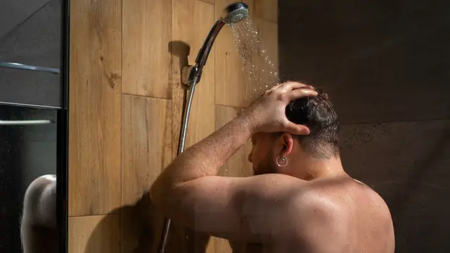 Tips to survive extreme heat. (Photo: benzoix/Magnific)