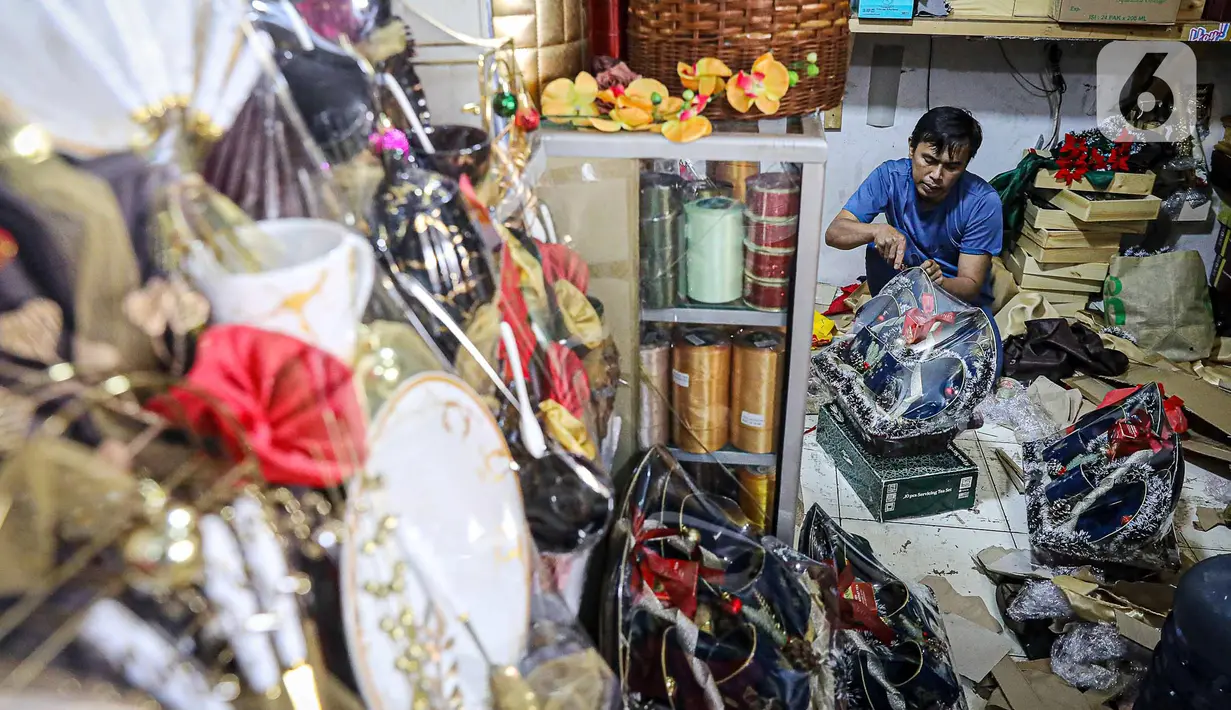 Pesanan seperti parsel hingga hampers mengalami peningkatan. (Liputan6.com/Faizal Fanani)