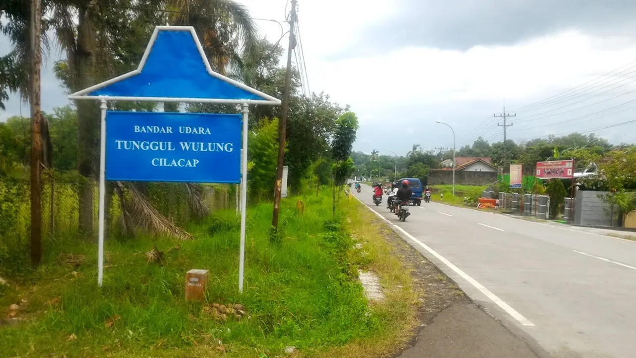 Bandar Udara Tunggul Wulung Cilacap. (Foto: Liputan6.com/Muhamad Ridlo)