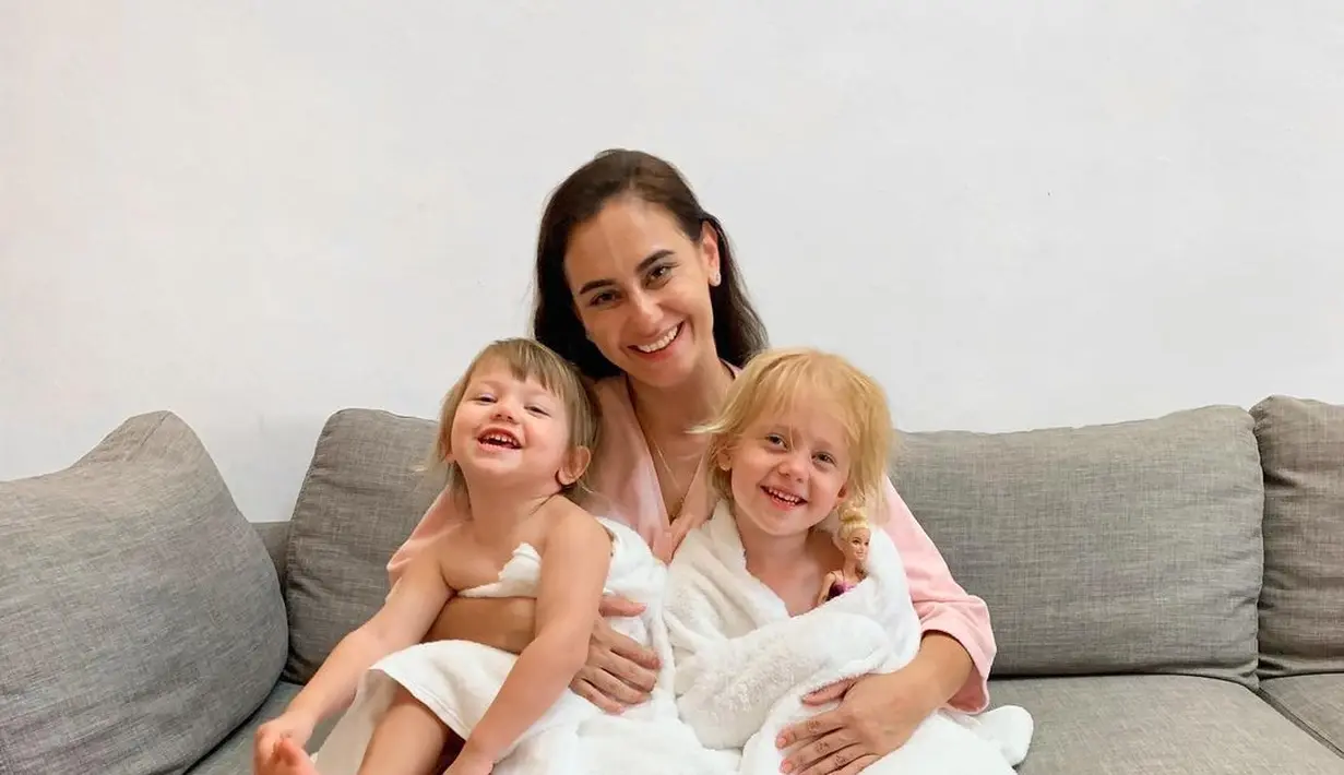 <p>Marissa Nasution bersama dua putrinya [Instagram/marissaln]</p>