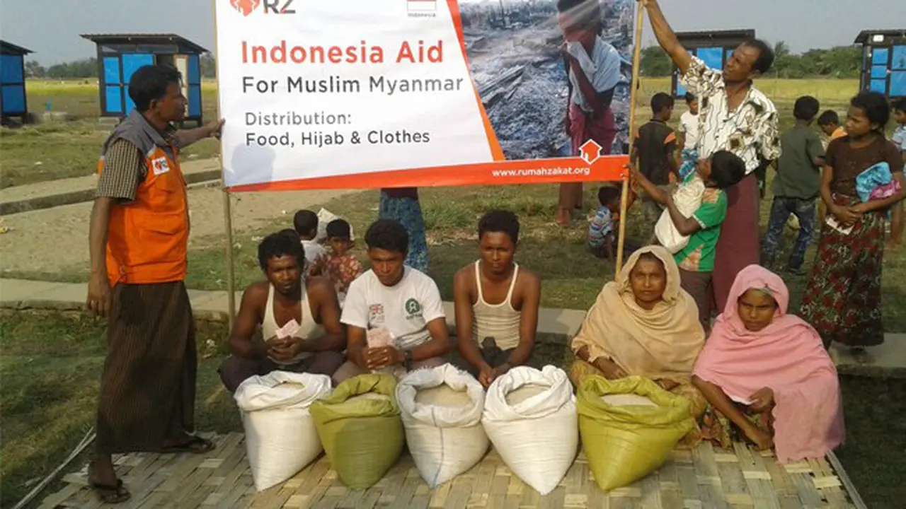 Hijab dan Logistik untuk Muslim Rohingya