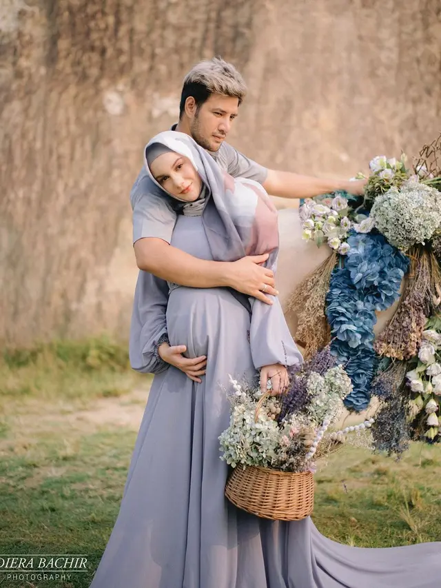 [Fimela] Irish Bella dan Ammar Zoni Maternity Shoot