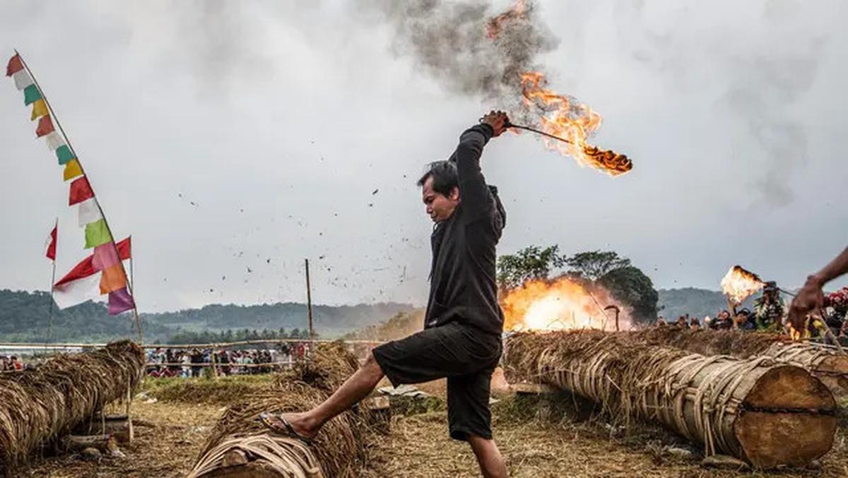 Adu Dentuman Meriam Karbit di Festival Kuluwung Meriahkan Libur Lebaran 2025