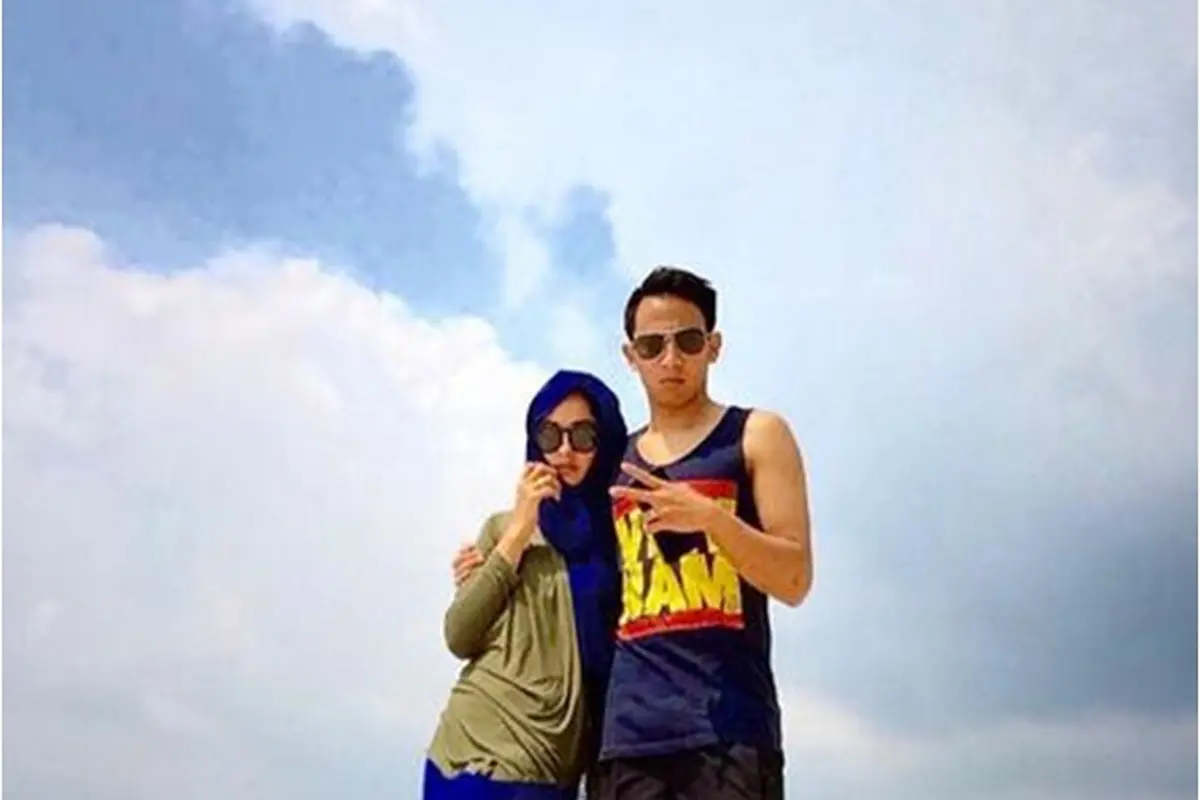 Poppy Bunga dan suaminya