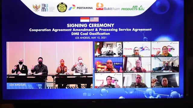 Menteri BUMN Erick Thohir bersama Direktur Utama Pertamina Nicke Widyawati dan President CEO Air Products and Chemical Mr.Seifi Gashemi.