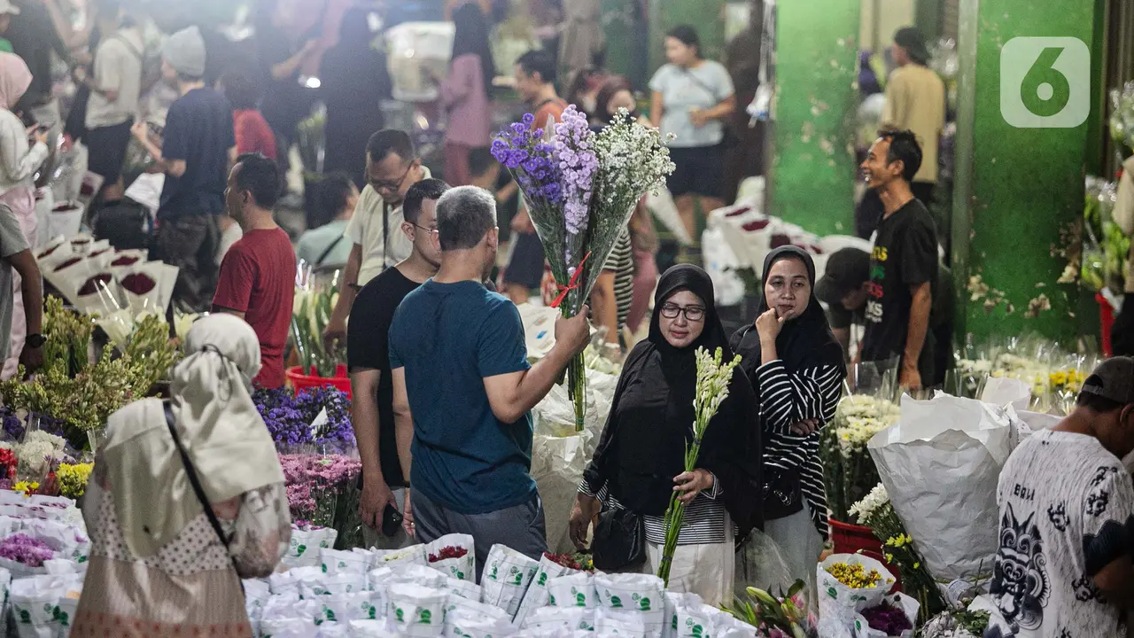 Pasar Bunga Rawa Belong Ramai Dikunjungi Warga