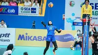 Pemain Timnas bola voli putri Indonesia, Hany Budiarti melepaskan spike saat menghadapi Thailand pada laga putaran pertama SEA V League 2023 di Vinh Phuc Gymnasium, Hanoi, Vietnam, Jumat (4/8/2023). Indonesia kalah 0-3 (24-26, 24-26, 20-25) dari Thailand. (Dok. SEA V League 2023)