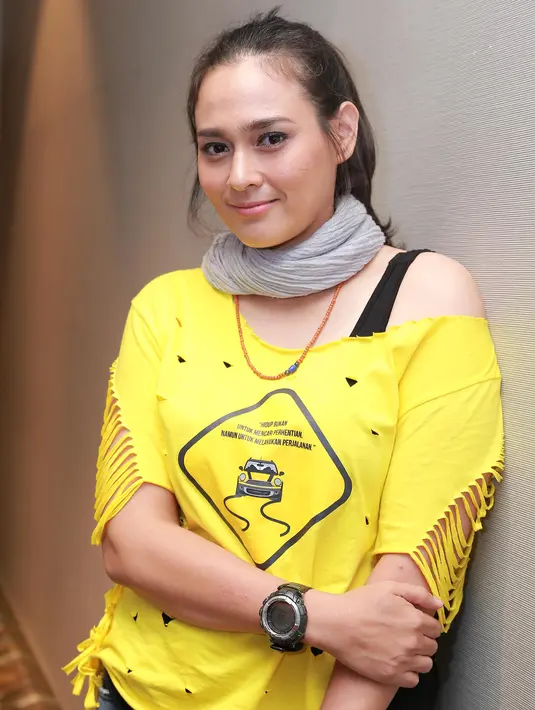 Menjadi pemain tunggal tentunya menjadi tantangan tersendiri bagi Ine yang terbiasa tampil di panggung teater. Kini Ine harus dapat memainkan emosi dan penjiwaan karakternya hanya di dalam mobil. (Galih W. Satria/Bintang.com)