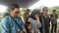 Sukma Ageng Wahyudi, putra Otis Pamutih di TPU Cipinang Asem, Cililitan, Jakarta Timur, Rabu (14/12/2022). (M. Altaf Jauhar)