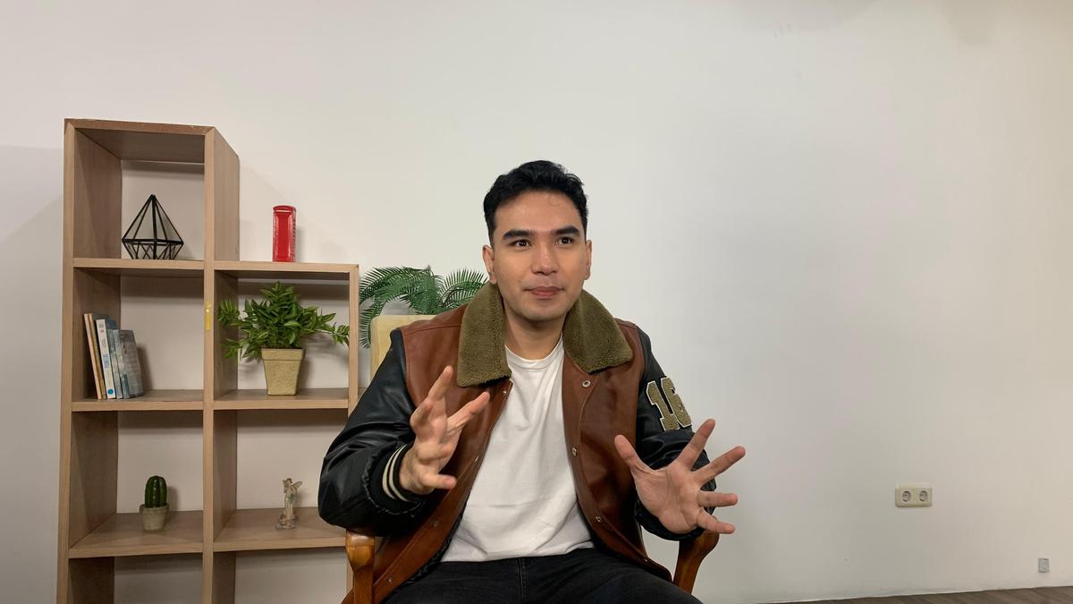 Proses Syuting Video Musik Zapin Hati Melayang Penuh Drama: Hujan, Becek, hingga Rebutan Lokasi