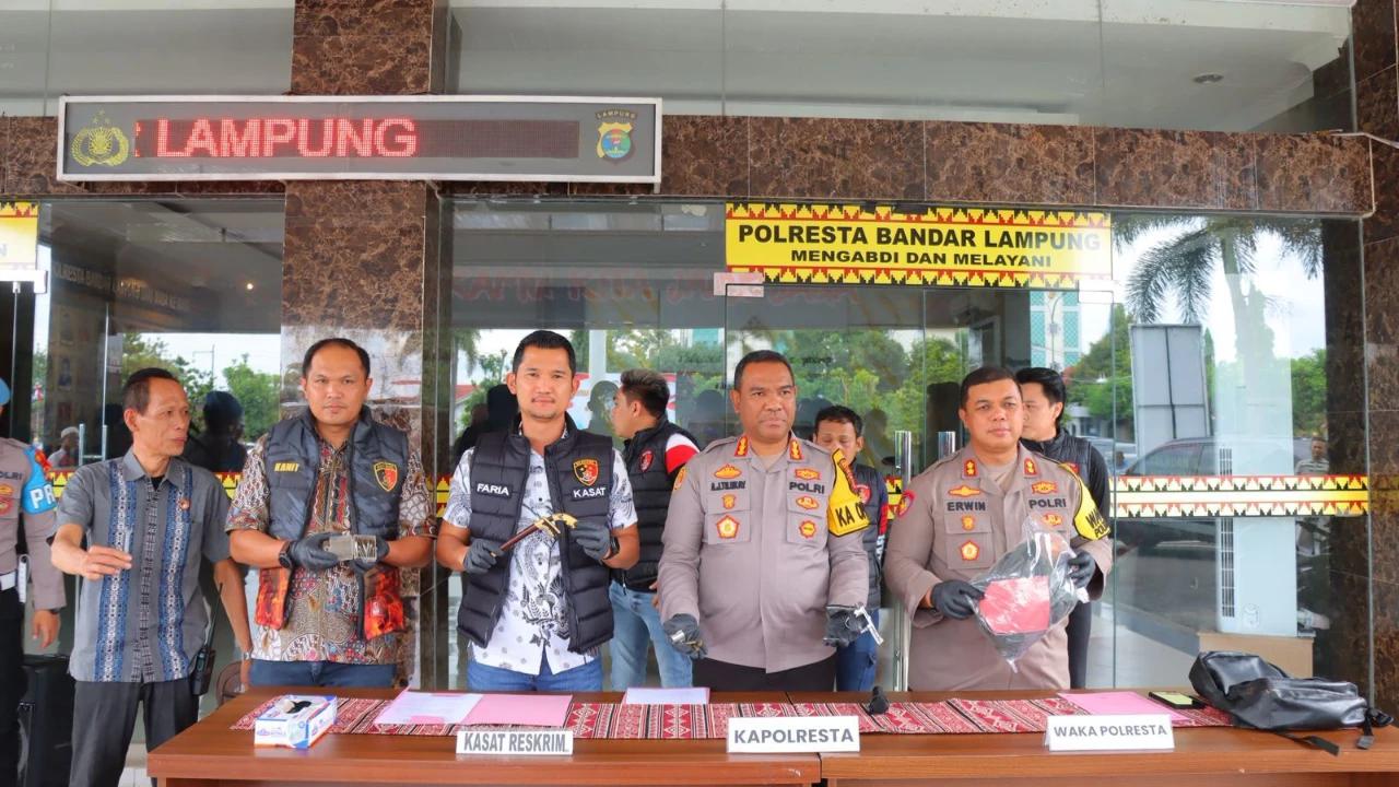 Pelaku Curanmor Bersenpi Tewas Usai Baku Tembak dengan Polisi di Bandar Lampung