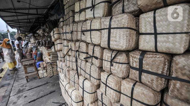 Penjualan Besek Bambu untuk Daging Kurban Menurun