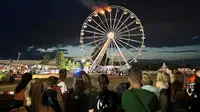 Setidaknya 23 orang terluka ketika dua gondola bianglala terbakar di sebuah festival musik dekat Leipzig di Jerman timur pada Sabtu (17/8/2024). (AP)