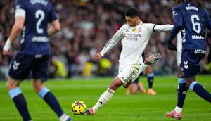 Aksi Jude Bellingham pada laga Real Madrid vs Celta Vigo di pekan ke-15 La Liga 2025/2026 - AP Photo/Manu Fernandez