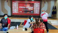 Pegawai dan keluarga Lapas Tagulandang yang terdampak erupsi Gunung Ruang menjalani pemeriksaan kesehatan di Crisis Center yang berlokasi di Kota Bitung, sebelum kembali ke rumah masing-masing.