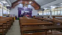 Suasana Gereja Kristen Sulawesi Tengah (GKST) Jemaat Victory Palu saat digelar ibadah minggu daring, Minggu (5/4/2020). (Foto: Liputan6.com/ Heri Susanto).