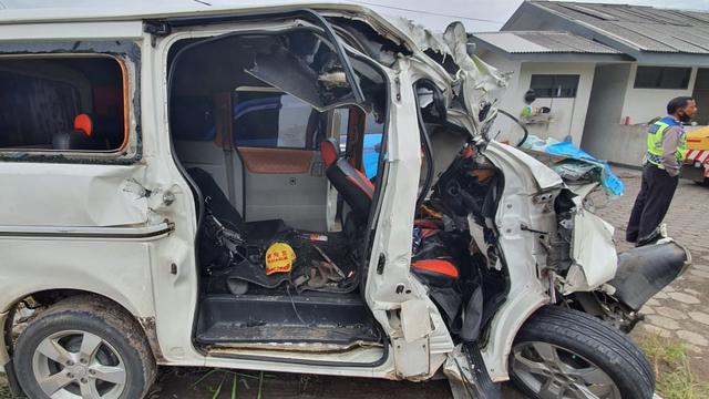 Jasa Raharja Serahkan Santunan 1x24 Jam Korban Kecelakaan Tol Purbalenyi