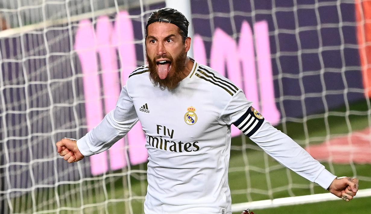 Tugas utama seorang bek sejatinya adalah menghindarkan terjadinya gol dari serangan lawan. Belakangan, muncul bek-bek modern yang sekaligus mampu melakukan serangan bahkan mencetak gol. Seperti 5 bek aktif berikut dengan koleksi gol terbanyak sejak tahun 2000-an. (AFP/Gabriel Bouys)