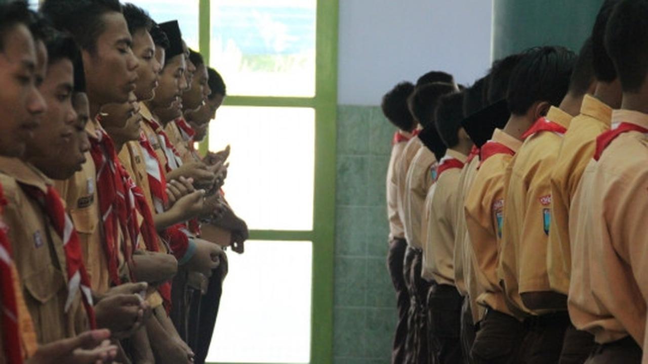 Ratusan pelajar Kediri gelar salat gaib untuk korban tragedi Mina
