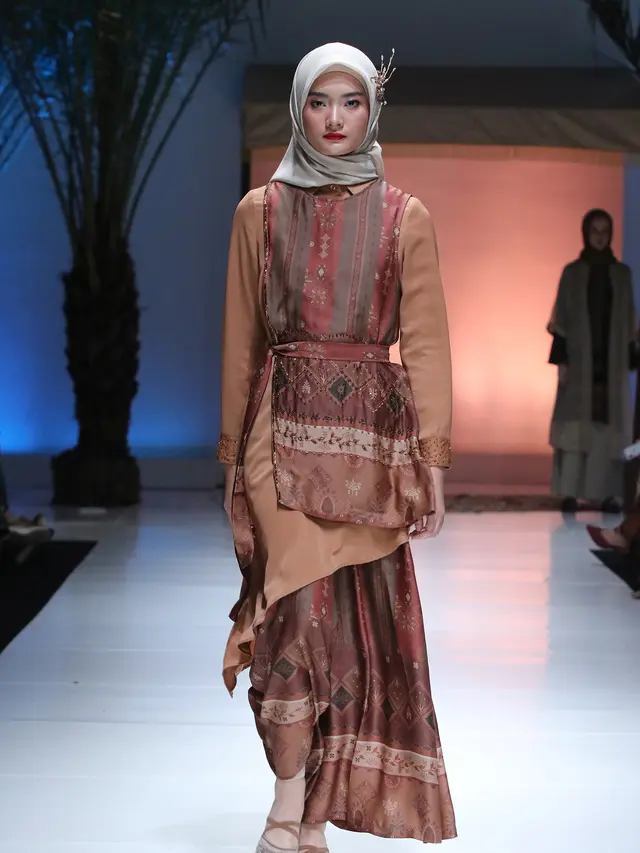 First Light, Debut Fashion Show Heaven Lights