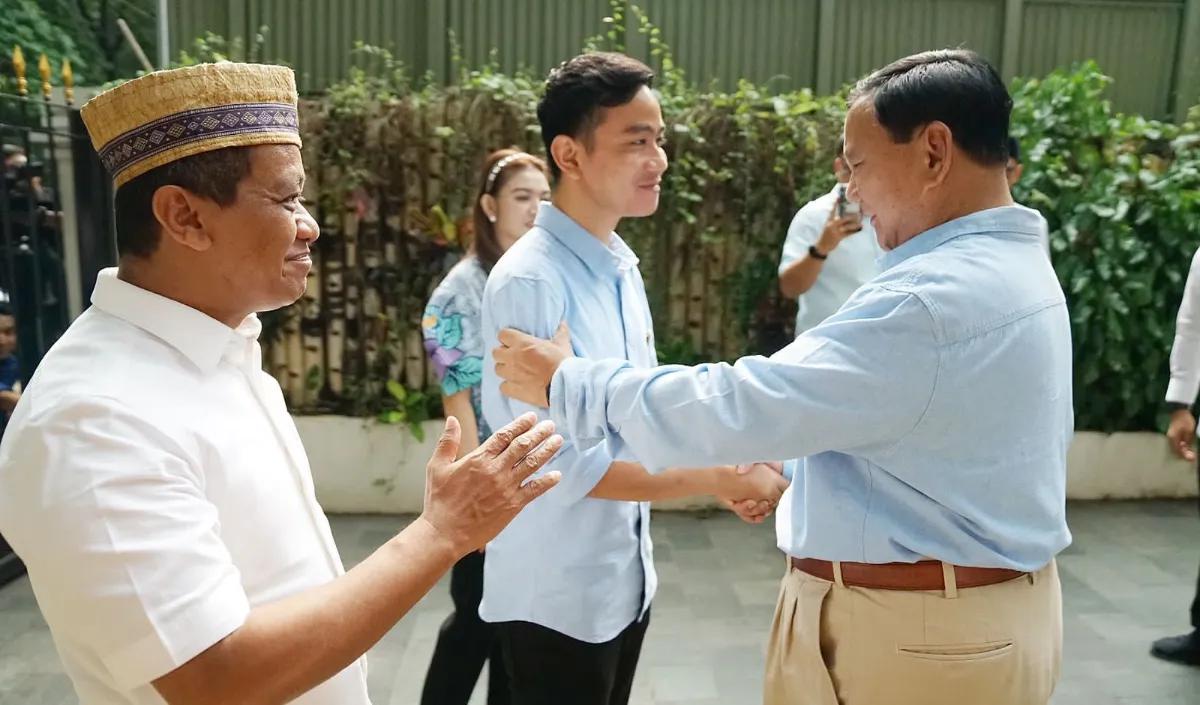 Namun, kata Puan, Gibran tidak ada mengembalikan KTA PDIP kepada DPP. Dia mengungkapkan, Gibran hanya pamit bakal menyeberang menjadi Cawapres.<br>