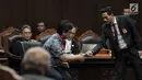 Saksi fakta Pemohon, Hermansyah bersiap memberikan kesaksian dalam sidang lanjutan sengketa Pilpres 2019 di Mahkamah Konstitusi, Jakarta, Rabu (19/6/2019). Kuasa hukum Pemohon menghadirkan 15 saksi fakta dan 2 saksi ahli pada sidang lanjutan sengketa Pilpres 2019. (merdeka.com/Iqbal S. Nugroho)