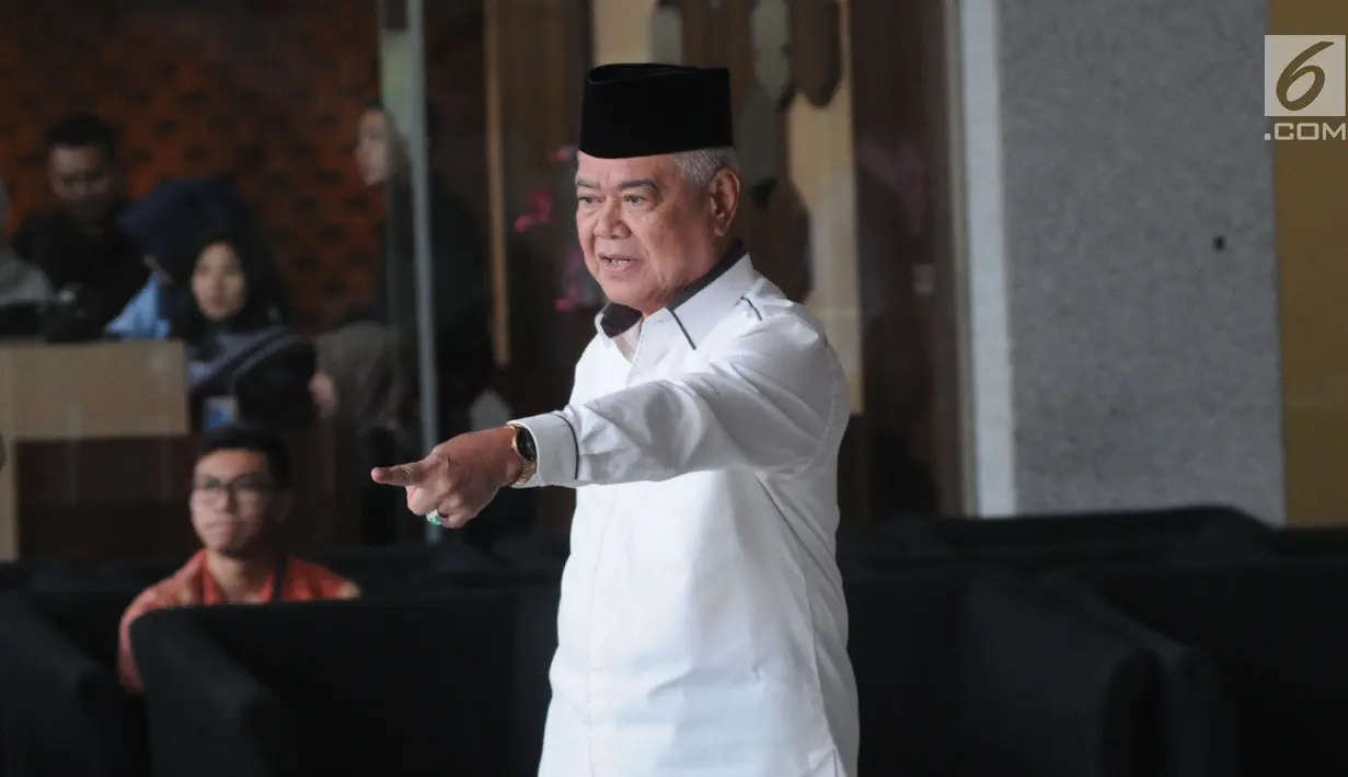 Anggota DPR RI dari Fraksi Golkar, Nawafie Saleh seusai menjalani pemeriksaan di Gedung KPK, Jakarta, Kamis (9/5/2019). Nawafie Saleh diperiksa sebagai saksi untuk tersangka Dirut PLN nonaktif Sofyan Basir dalam penyidikan kasus dugaan suap proyek PLTU Riau-1. (merdeka.com/Dwi Narwoko)