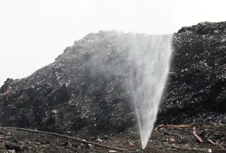 Kondisi TPA Jatiwaringin Sepekan Terbakar (Foto: BNPB)