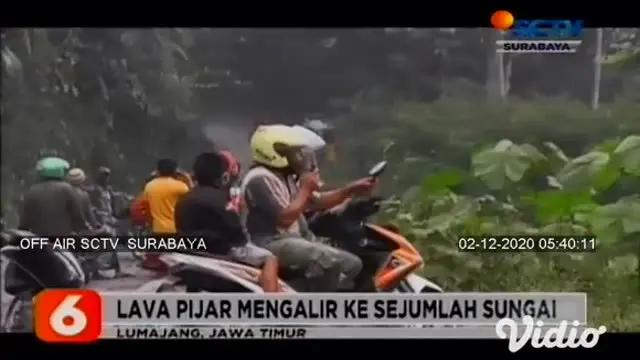 Ratusan warga Desa Oro-oro Ombo Kecamatan Pronojiwo, Lumajang diungsikan ke dataran tinggi, sekitar pos pantau pengamatan Gunung Semeru di Gunung Sawur Desa Sumberwuluh, Candipuro. Warga diungsikan karena mereka diguyur hujan abu vulkanik.