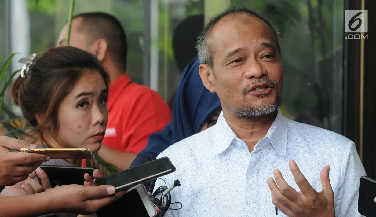 Ketua Pansus Hak Angket DPRD Sulawesi Selatan Kadir Halid memberi keterangan usai menggelar pertemuan dengan KPK di Gedung KPK, Jakarta, Kamis (8/8/2019). Kadir berkonsultasi dengan KPK terkait pengangkatan dan pelantikan 193 pejabat Sulawesi Selatan. (merdeka.com/Dwi Narwoko)