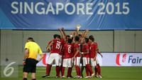 Para penggawa timnas Indonesia U-23 melakukan tos jelang laga melawan Filipina di penyisihan Grup A Sea Games 2015 di Stadion Jalan Besar, Singapura, Selasa (9/6/2015). Indonesia unggul 2-0. (Liputan6.com/Helmi Fithriansyah)