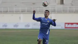 Dedi Kusnandar merupakan anggota Timnas Indonesia U-23 di SEA Games 2013. Dirinya juga menjadi andalan bagi Persib saat meraih gelar Liga Indonesia dan Piala Presiden. (Bola.com/Vitalis Yogi Trisna)