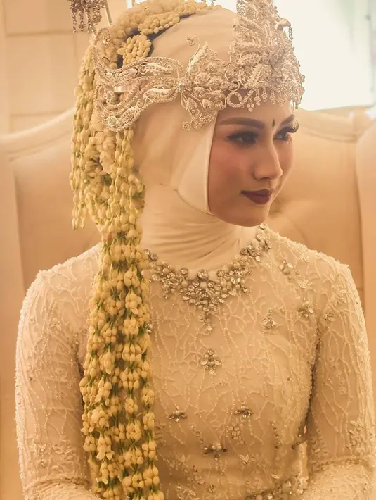 (Instagram/alexzulkarnain)