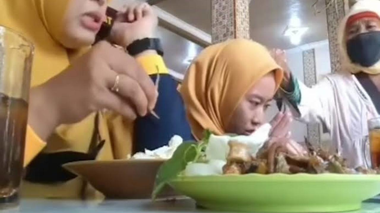 Pengemis Pukul Perempuan Karena Tidak Diberi Uang Meminta Maaf