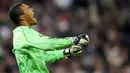 Teriakan kegembiraan kiper AC Milan, Nelson Dida selepas gol Pato ke gawang Real Madrid di ajang Liga Champions yang digelar di Santiago Bernabeu, 21 Oktober 2009. Milan unggul 3-2. AFP PHOTO / PIERRE-PHILIPPE MARCOU 
