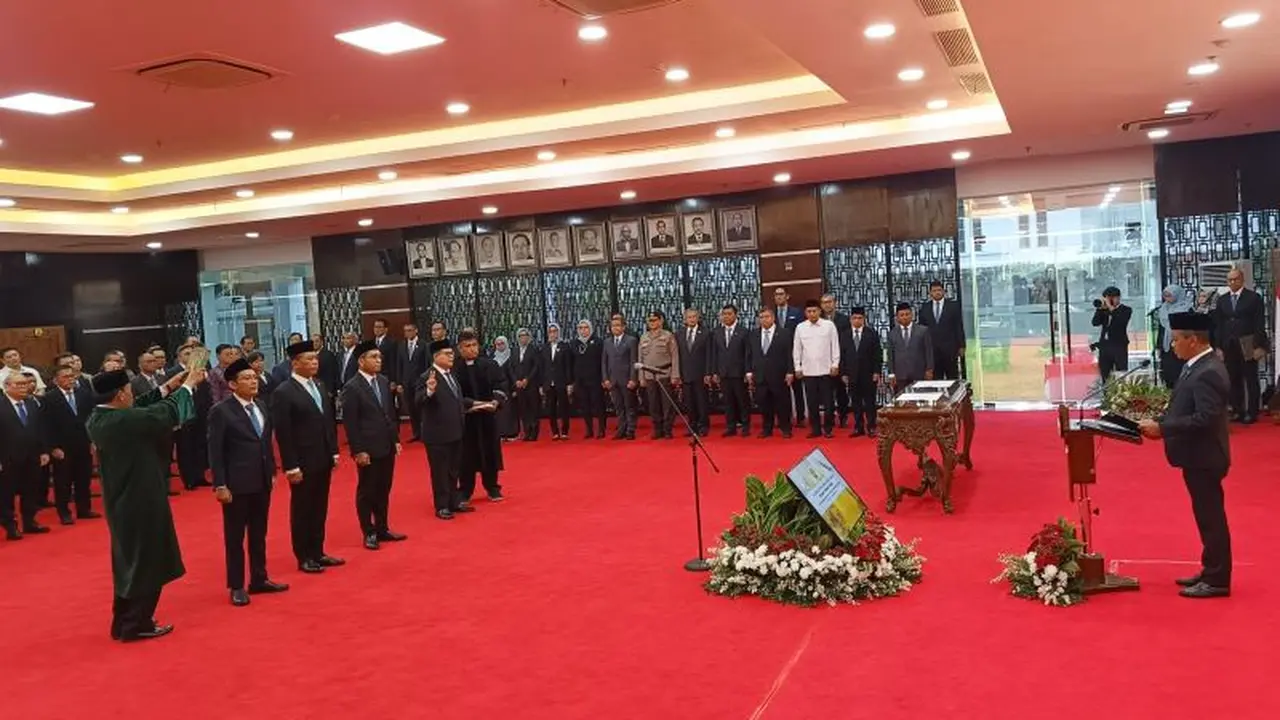 Menteri ESDM Bahlil Lahadalia melantik sejumlah pejabat di lingkungan Kementerian ESDM  Rabu (17/9/2025).