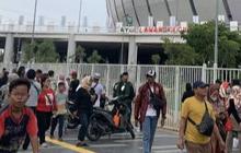 Massa pendukung Anies-Cak Imin Mulai Berdatangan ke JIS, Rela Kamping di Pinggir Jalan