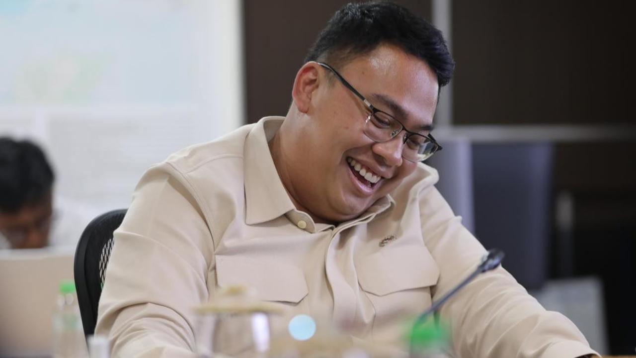 Anggota DPR Desak Angga Raka Prabowo Mundur dari Wamen Komdigi karena Rangkap Jabatan Kepala BKP