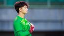 Kiper Vietnam U-19, Cao Van Binh saat melawan Thailand U-19 pada laga perebutan tempat ketiga Piala AFF U-19 2022 di Stadion Patriot Chandrabhaga, Bekasi, Jumat (15/7/2022). (Bola.com/Bagaskara Lazuardi)