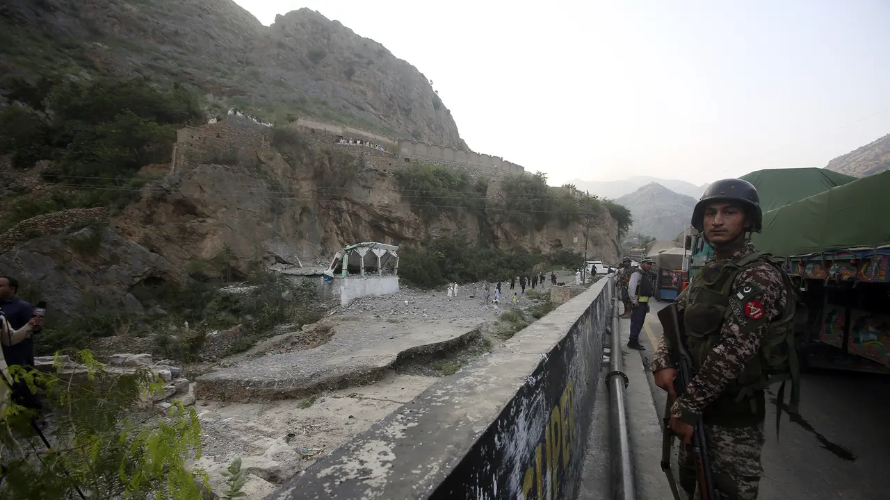 Bom Bunuh Diri di Pakistan