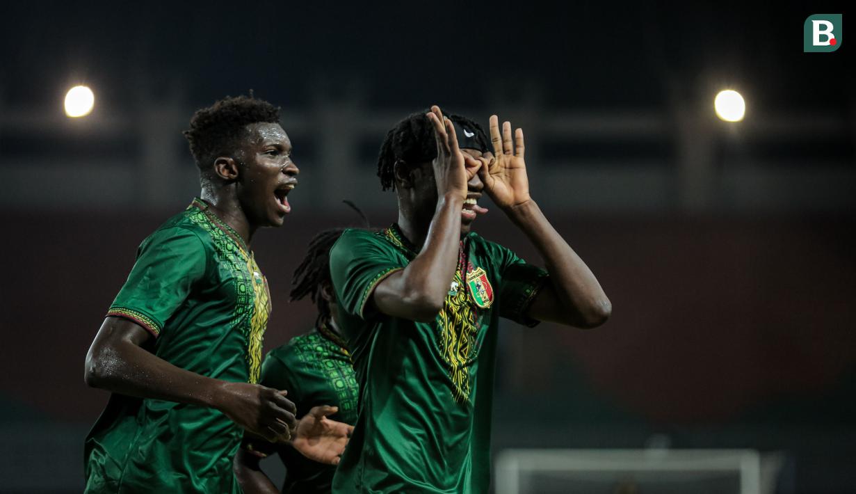 <p>Seleberasi pemain Timnas Mali U-22,&nbsp;Sekou Kone, usai mencetak gol ke gawang Timnas Indonesia U-22 pada laga ujicoba&nbsp;yang digelar di Stadion Pakansari, Kabupaten Bogor, Selasa (18/11/2025) pukul 20.00 WIB.&nbsp;(Bola.com/Bagaskara Lazuardi)</p>