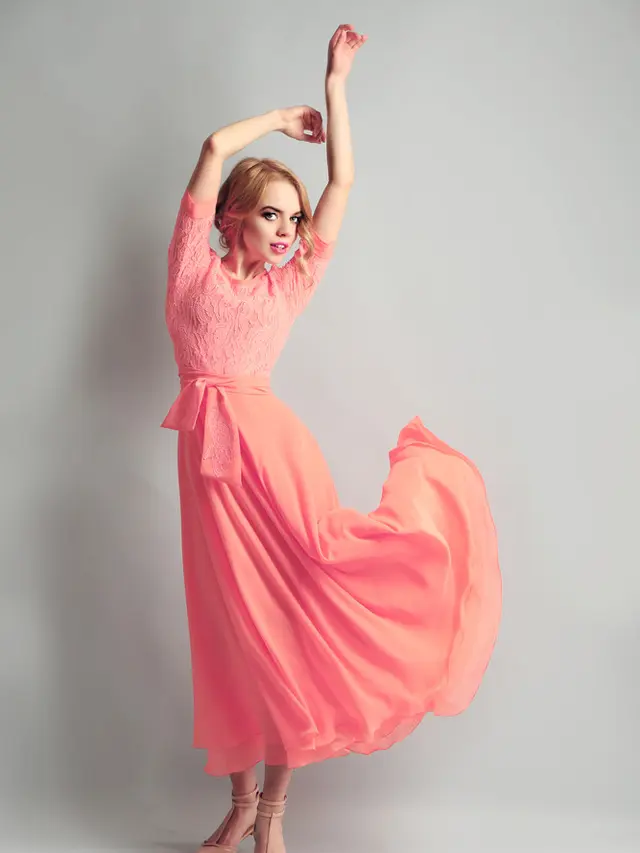 Nggak Hanya Pink, Ini Lho Pilihan Warna Outfit Lain untuk Tampil Manis Saat Valentine