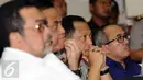 Kapolri Jenderal Pol Tito Karnavian (ketiga kiri) bersiap memberikan keterangan akhir tahun 2016 di Mabes Polri, Jakarta, Rabu (28/12). Kapolri memaparkan capaian program dan kinerja serta anggaran selama tahun 2016. (Liputan6.com/Helmi Fithriansyah)