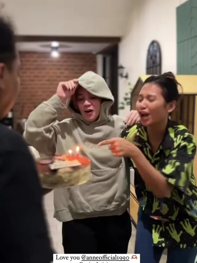 Putri Anne dapat surprise ultah dari Indah Permatasari dan Arie Kriting, Arya Saloka tak terlihat (Foto: instagram indahpermatas)