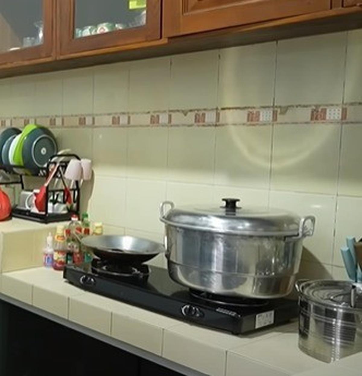Potret Dapur Sederhana Rumah Jirayut di Indonesia, Masih Pakai Panci dan Kompor Sejuta Umat