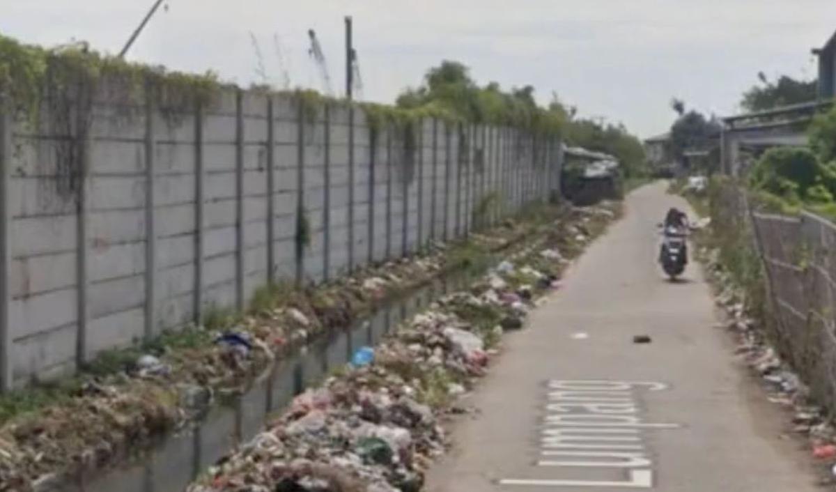 Seperti yang terjadi di Desa Salembaran. Akun Tiktok satelitgoogleearth menceritakan, dahulu kala, utara desa ini adalah tambak ikan. Kini tambak tersebut telah berubah menjadi PIK 2.