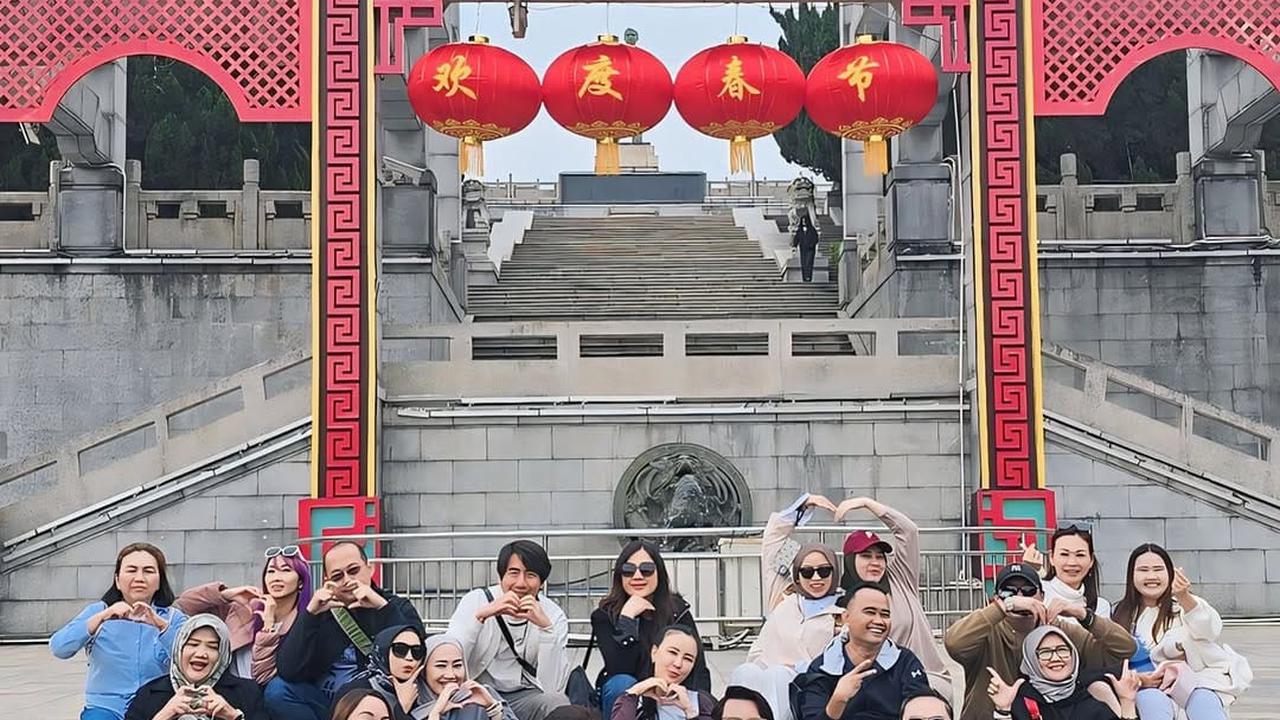Potret Reisa Broto Asmoro Liburan di Zhuhai Tiongkok, Tampil Ceria dengan Outfit Casual