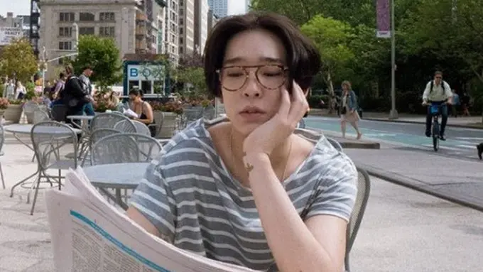 Gaya Nam Tae Hyun WINNER yang suka pakai kacamata.