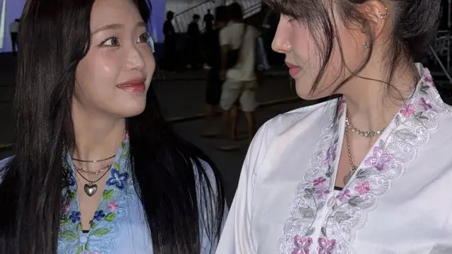 Gaya STAYC Tampil Anggun di Jakarta, Tampil Melokal dengan Kebaya Encim